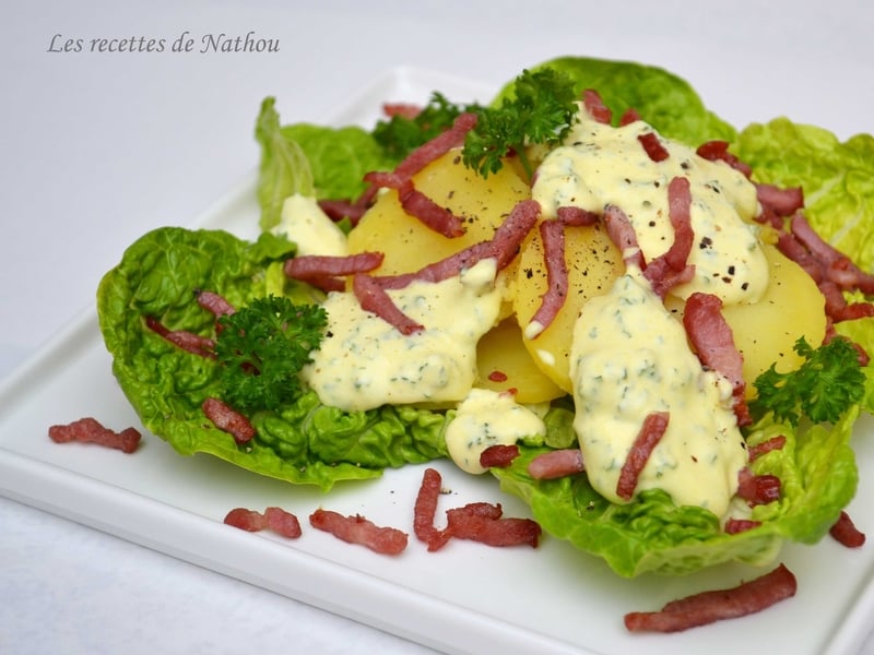 Salade tiède de pommes de terre aux lardons, sauce persil et curcuma Salade tiède de pommes de terre aux lardons, sauce persil et curcuma