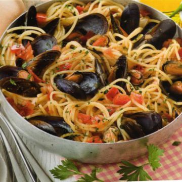 Spaghetti avec des moules à la tarantine Spaghetti avec des moules à la tarantine