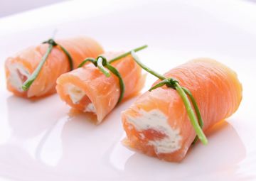 Roulé de saumon fumé à la crème de surimi Roulé de saumon fumé à la crème de surimi