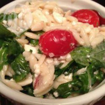 Salade d'orzo aux épinards et à la feta Salade d'orzo aux épinards et à la feta