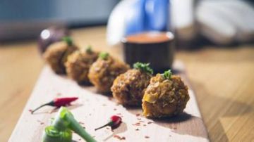 Boulettes de poulet au maïs et aux tomates confites Boulettes de poulet au maïs et aux tomates confites