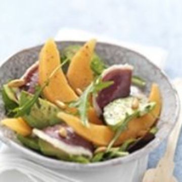 Salade de melon et d'avocat au magret fumé Salade de melon et d'avocat au magret fumé