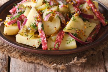 Salade de pommes de terre aux lardons et moutarde à l'ancienne Salade de pommes de terre aux lardons et moutarde à l'ancienne