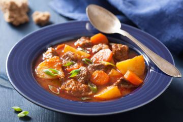 Mijoté de bœuf aux tomates, carottes et pommes de terre Mijoté de bœuf aux tomates, carottes et pommes de terre