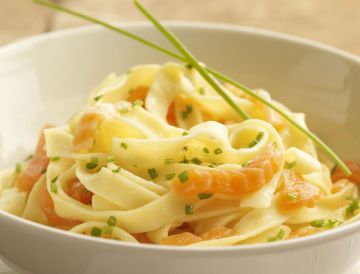 Tagliatelles froides au saumon et à la feta Tagliatelles froides au saumon et à la feta