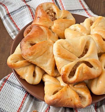Petits feuilletés au thon et fromage frais persillé Petits feuilletés au thon et fromage frais persillé