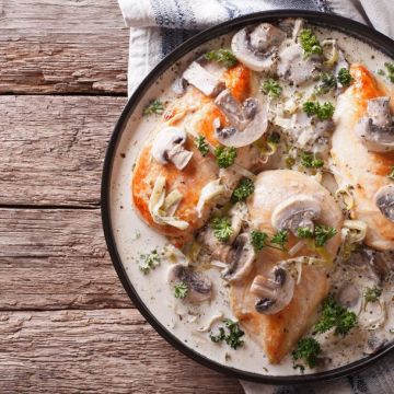 Suprême de pintade aux champignons sauce au vin blanc Suprême de pintade aux champignons sauce au vin blanc
