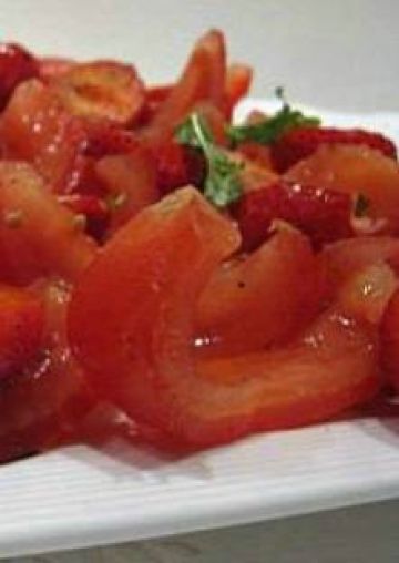 Salade de fraises tomates et basilic
