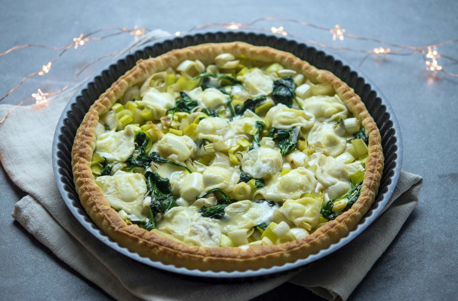 Tarte au saint-marcellin, poireaux et épinards Tarte au saint-marcellin, poireaux et épinards