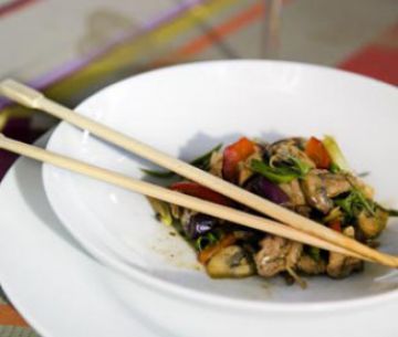 Wok d’échine de porc, aux légumes et à la citronnelle Wok d’échine de porc, aux légumes et à la citronnelle