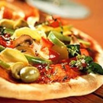 Pizza aux légumes et au jambon Pizza aux légumes et au jambon