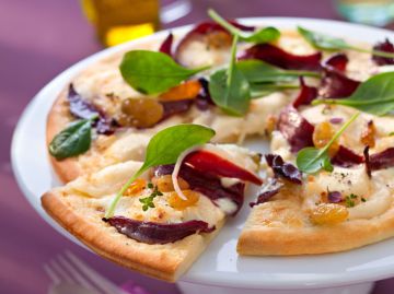 Pizza au magret fumé, chèvre et miel Pizza au magret fumé, chèvre et miel