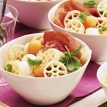 Salade de pâtes au melon, jambon et mozzarella Salade de pâtes au melon, jambon et mozzarella