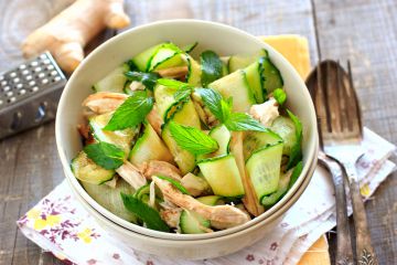 Sauté de dinde au concombre, menthe et gingembre Sauté de dinde au concombre, menthe et gingembre