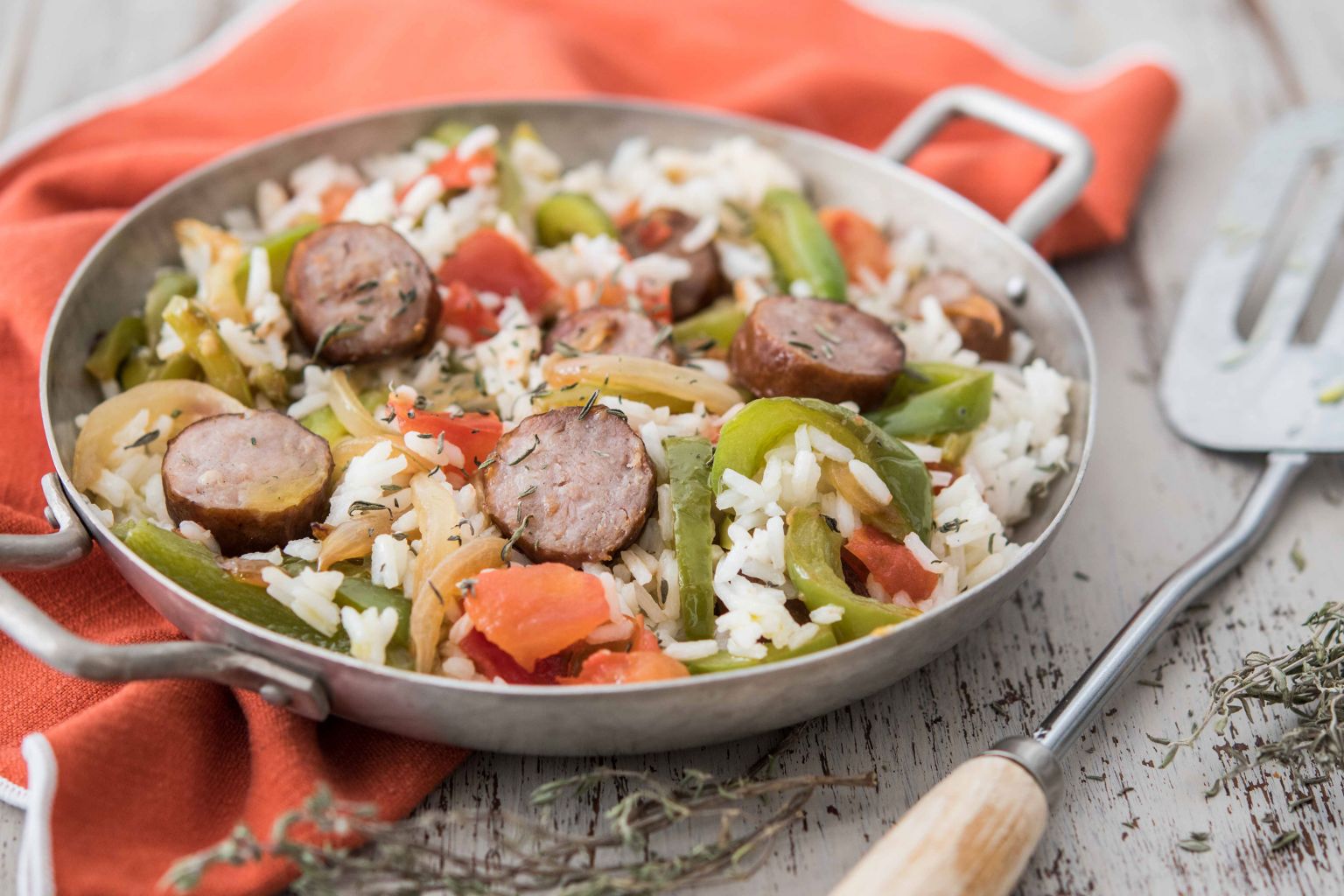 Riz sauté aux saucisses fumées et au thym Riz sauté aux saucisses fumées et au thym