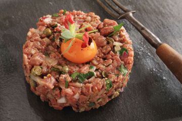 Tartare au bœuf, cornichon et câpres maison Tartare au bœuf, cornichon et câpres maison
