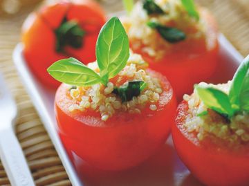 Tomates farcies au quinoa, parfumées au basilic Tomates farcies au quinoa, parfumées au basilic