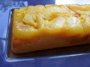 Gâteau moelleux aux nectarines blanches et amandes sans gluten