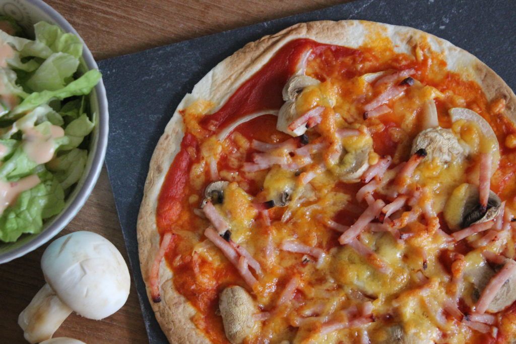 Pizza tortilla poulet chamignon cheddar Pizza tortilla poulet chamignon cheddar