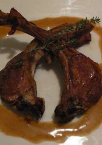 Côtes d'agneau et son jus de thym Côtes d'agneau et son jus de thym
