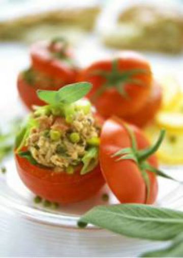 Tomates farcies au thon et au poivre vert