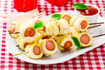 Brochettes de feuilletés saucisse Brochettes de feuilletés saucisse