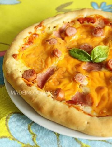 Pizza hot dog et croûte au gouda