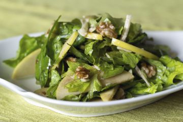 Salade verte aux pommes et aux noix Salade verte aux pommes et aux noix