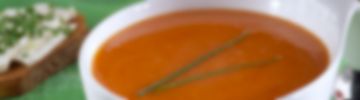 Soupe à la tomate et tartines de fromage frais au fromage Soupe à la tomate et tartines de fromage frais au fromage