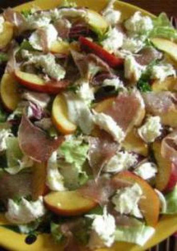 Salade de nectarine mozzarella et jambon cru Salade de nectarine mozzarella et jambon cru