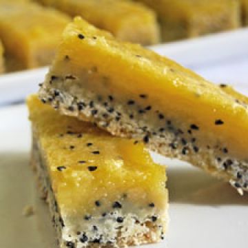 Barres au citron et aux graines de nigelle Barres au citron et aux graines de nigelle
