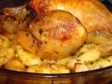 Poulet rôti à l'ail et aux pommes de terre rattes