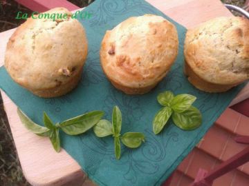 Muffins au pesto, tomates séchées, parmesan et ricotta Muffins au pesto, tomates séchées, parmesan et ricotta