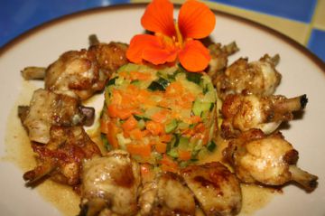 Pilons de poulet marinés au curry, petits légumes Pilons de poulet marinés au curry, petits légumes
