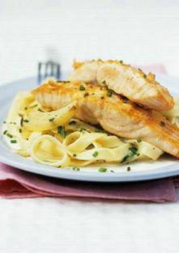 Pavés de saumon aux tagliatelles fraîches Pavés de saumon aux tagliatelles fraîches