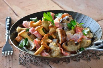 Poêlée de champignons, lardons et fromage de chèvre Poêlée de champignons, lardons et fromage de chèvre