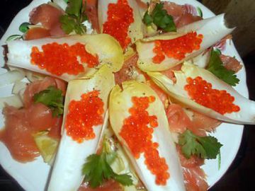 Salade d endives au saumon fumé et oeufs de saumon Salade d endives au saumon fumé et oeufs de saumon