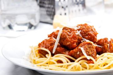 Spaghetti aux boulettes et à la sauce tomate Spaghetti aux boulettes et à la sauce tomate