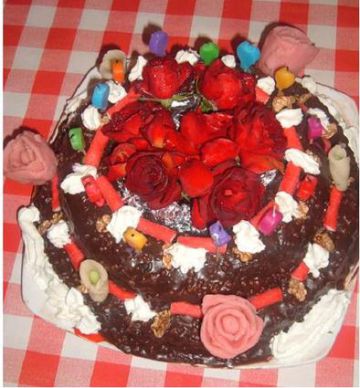 Gâteau d’anniversaire au chocolat noir et noix Gâteau d’anniversaire au chocolat noir et noix