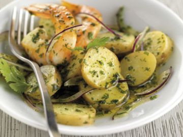 Salade de ratte aux gambas, à la coriandre et à l’oignon rouge Salade de ratte aux gambas, à la coriandre et à l’oignon rouge