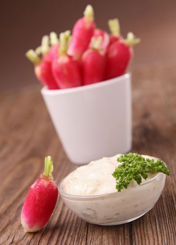 Radis et sauce aux petits suisses Radis et sauce aux petits suisses
