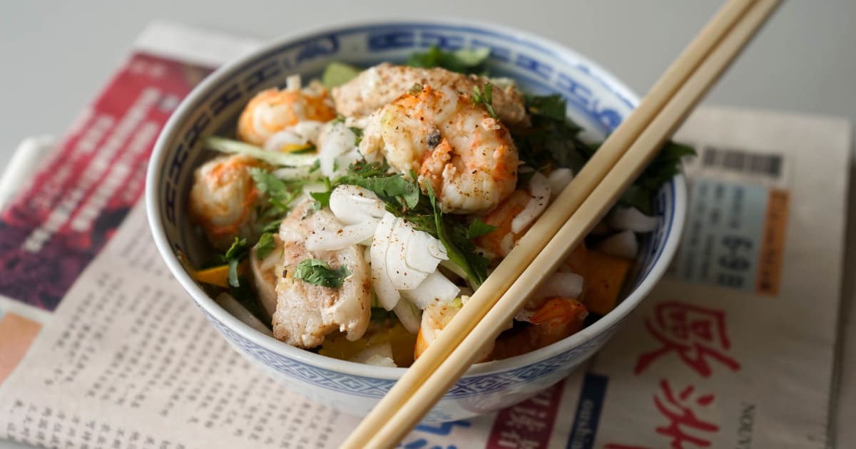 Wok terre-mer façon vietnamienne de porc, crevettes et langoustines Wok terre-mer façon vietnamienne de porc, crevettes et langoustines