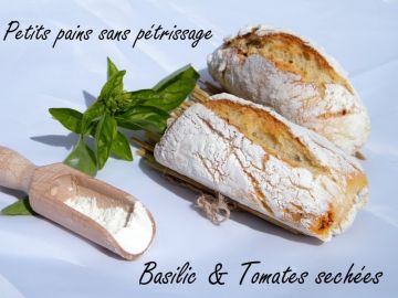 Petits pains sans pétrissage basilic-tomates