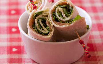 Wraps au guacamole ,au saumon fumé et roquette Wraps au guacamole ,au saumon fumé et roquette