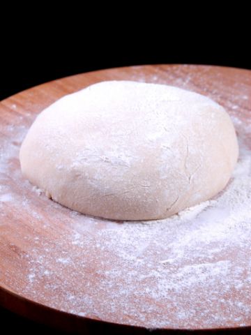Pâte à pizza épaisse et moelleuse Pâte à pizza épaisse et moelleuse