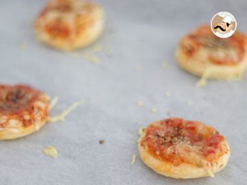 Mini pizzas à la pâte feuilletée Mini pizzas à la pâte feuilletée