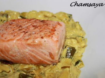 Pavé de saumon sur son lit de poireaux au curry Pavé de saumon sur son lit de poireaux au curry