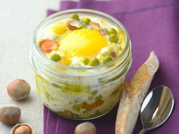 Œufs cocottes et poêlée jardinière à la ricotta Œufs cocottes et poêlée jardinière à la ricotta