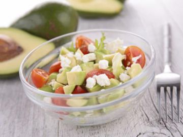 Salade sucrée-salée à la feta et à l'avocat Salade sucrée-salée à la feta et à l'avocat