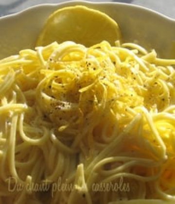 Pâtes au citron, ail et huile d'olive Pâtes au citron, ail et huile d'olive